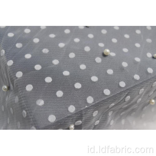 100% Polyester White Mesh Fabric Dengan Lulu Dan Berkelompok